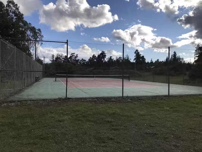 Hidevikens tennisbana